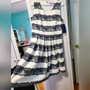 Jolie Sears Fit and Flare Sleeveless Black and White Faux Lace Detail Size 8